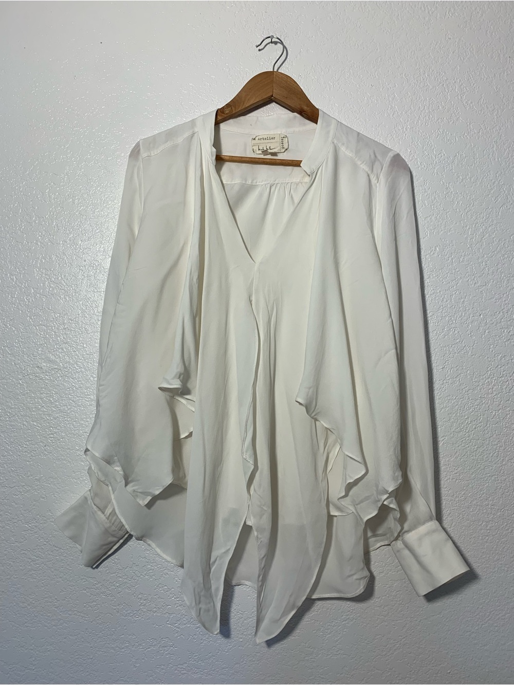 100% Silk Artelier Nicole Miller Women's Cream Ruffle-Front Tie Blouse | M